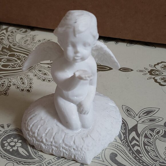 Vintage White Bisque Blowing Kiss Angel Ring Holder cottagecore 90s Victorian - Picture 2 of 6